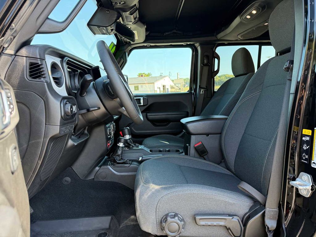 2024 Jeep Wrangler 4-Door Willys - Photo 18