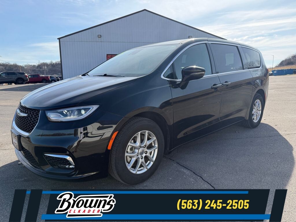 Used 2025 Chrysler Pacifica Select Minivan/Van