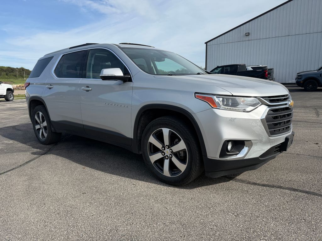 Used 2018 Chevrolet Traverse 3LT with VIN 1GNEVHKW4JJ214919 for sale in Elkader, IA