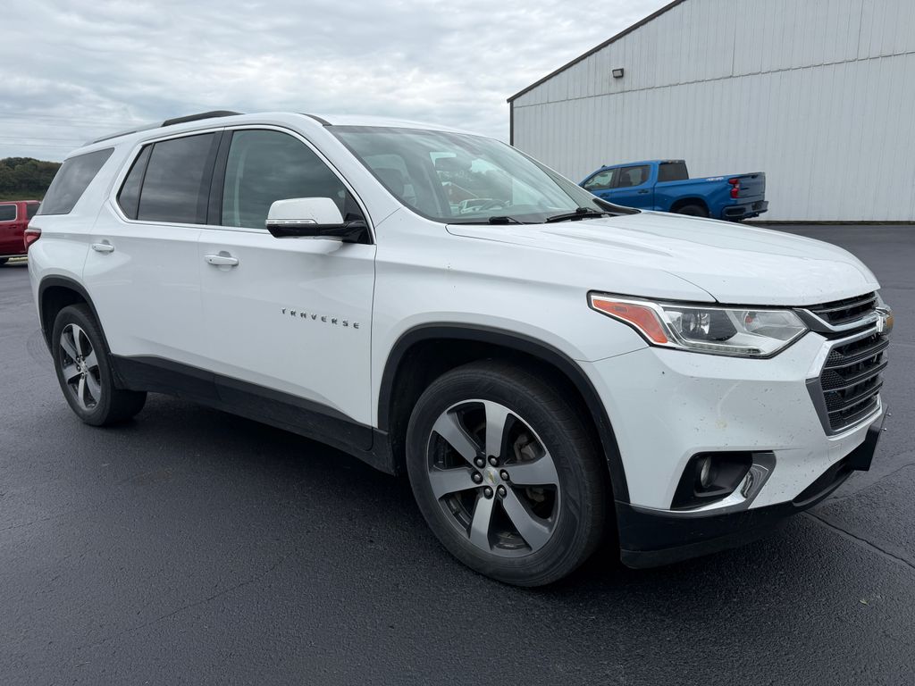 Used 2018 Chevrolet Traverse 3LT with VIN 1GNEVHKW1JJ231659 for sale in Elkader, IA
