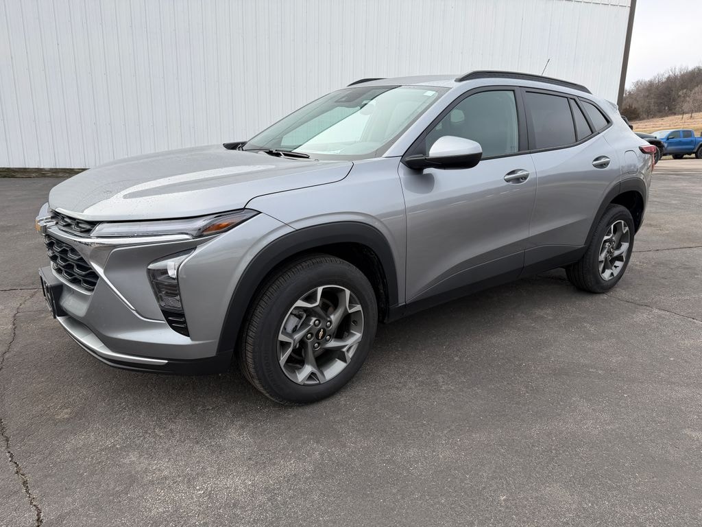 Used 2025 Chevrolet Trax LT SUV