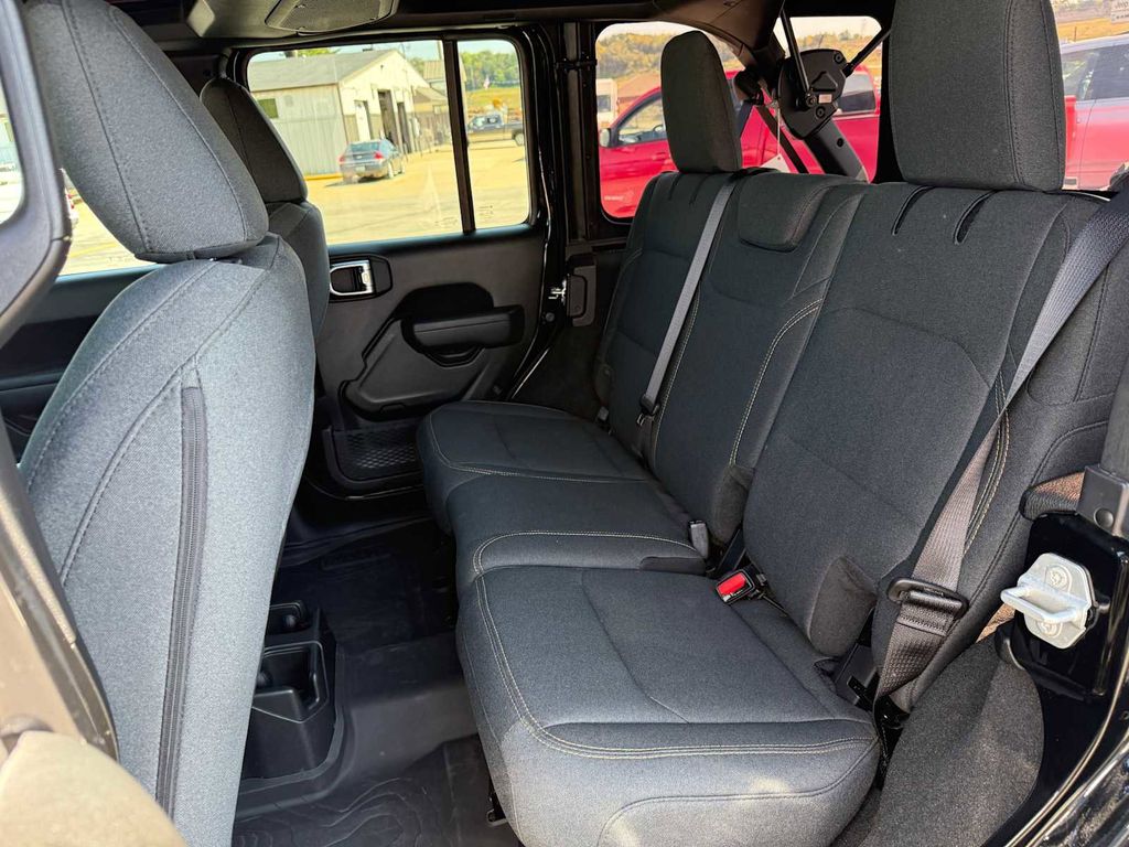 2024 Jeep Wrangler 4-Door Willys - Photo 37