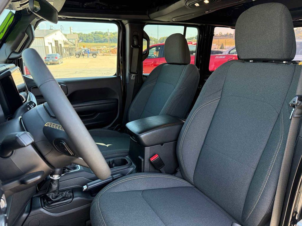 2024 Jeep Wrangler 4-Door Willys - Photo 19