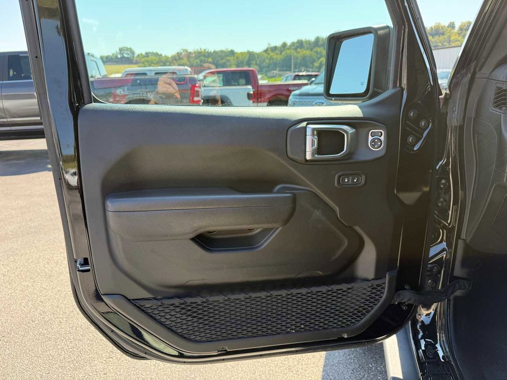 2024 Jeep Wrangler 4-Door Willys - Photo 15