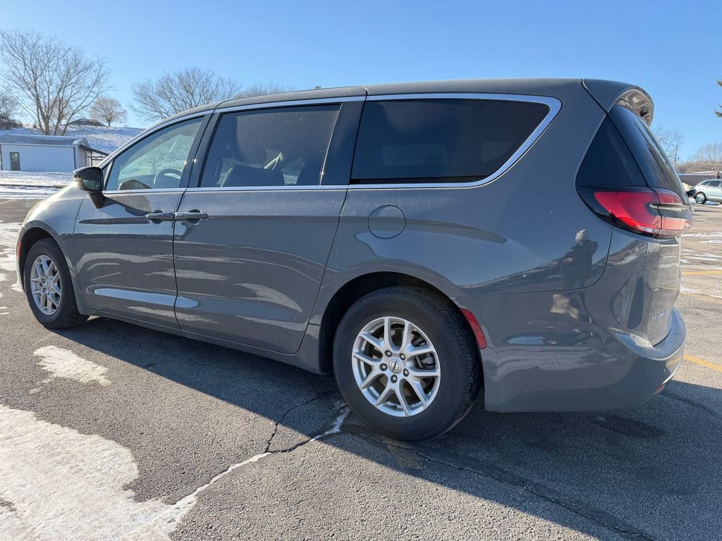 Used 2025 Chrysler Pacifica Select Select FWD