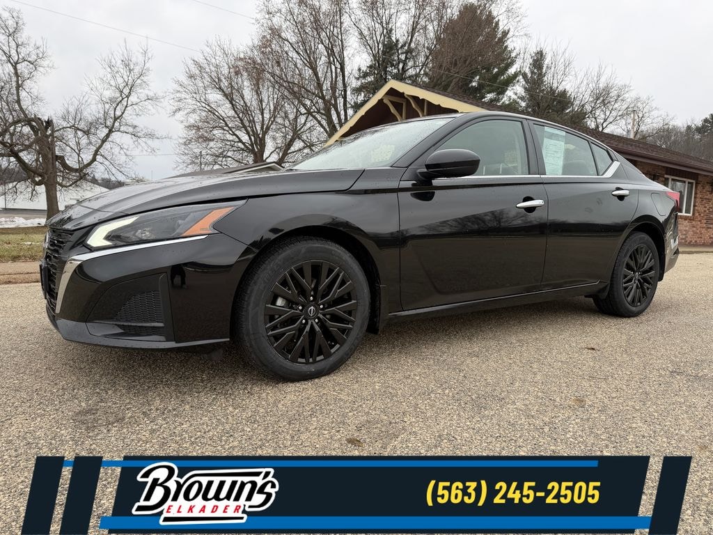 Used 2023 Nissan Altima 2.5 SV Sedan