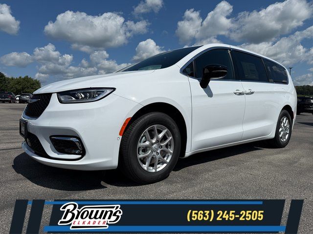 2026 Chrysler Pacifica Passenger Van 