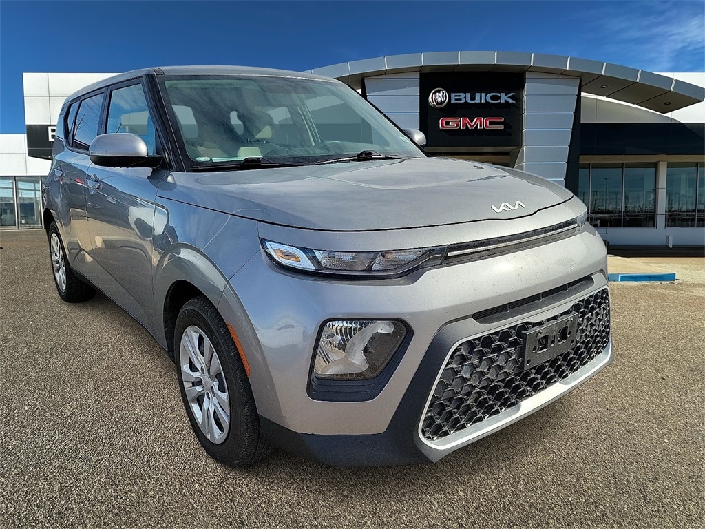 2022 Kia Soul LX's photo