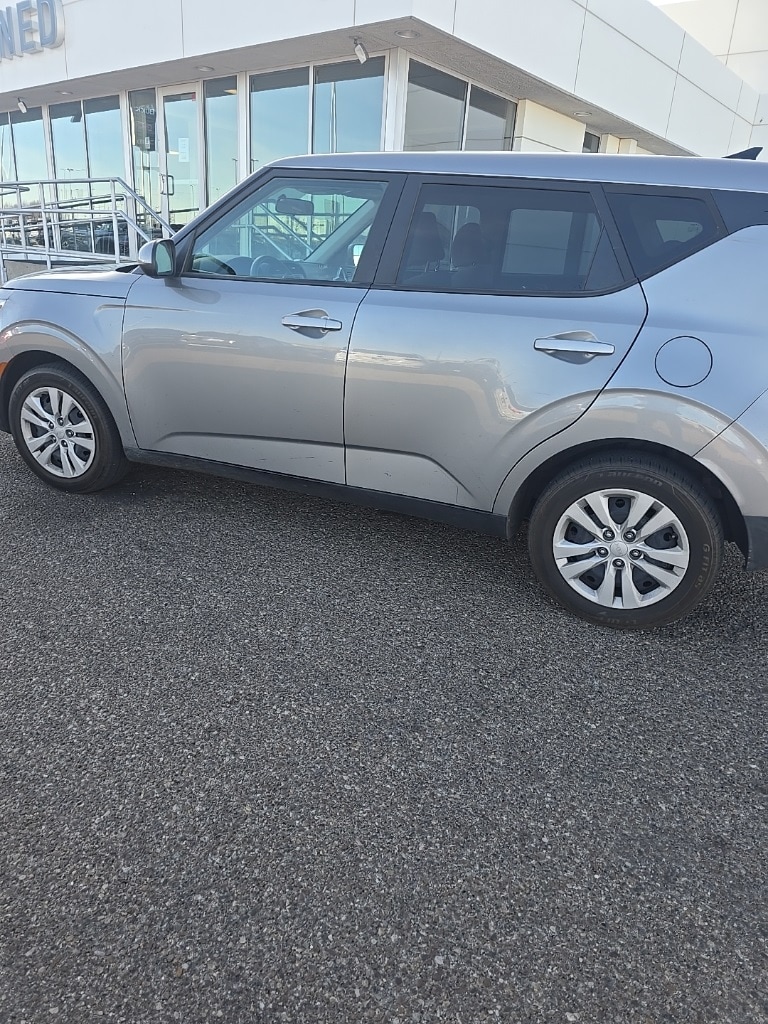 2022 Kia Soul LX's photo