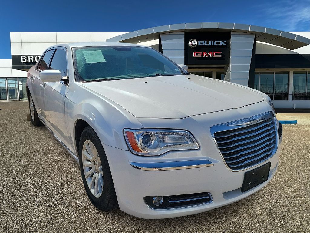 2013 Chrysler 300 -'s photo