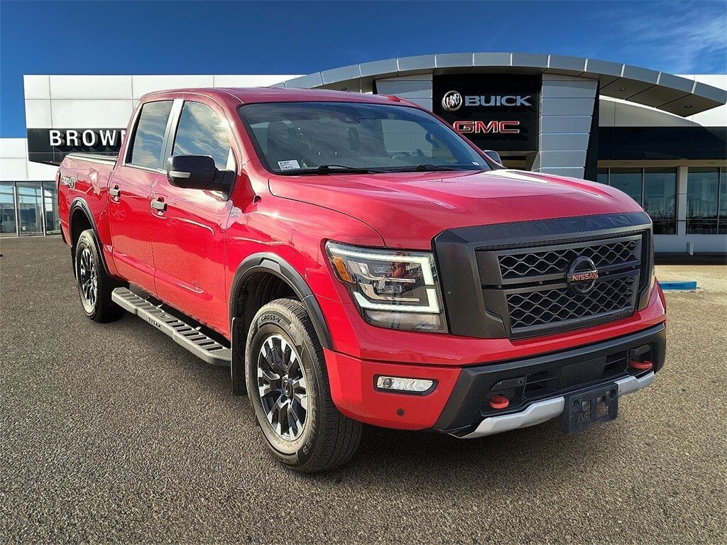 2020 Nissan Titan PRO-4X's photo