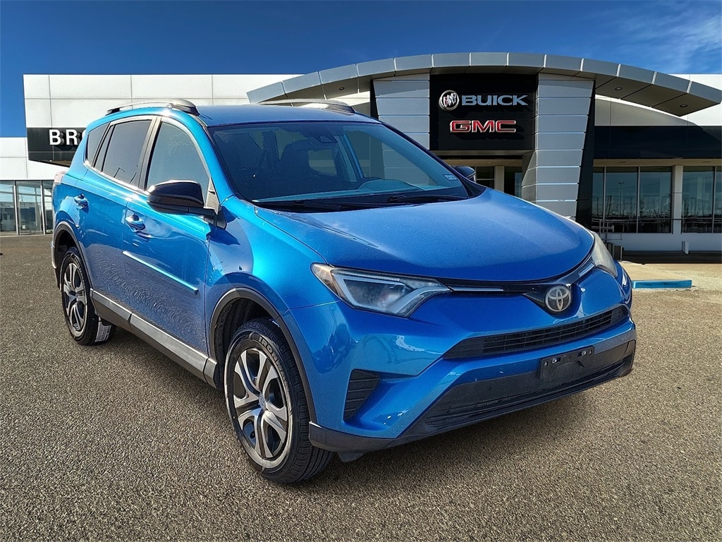 2017 Toyota RAV4 LE's photo