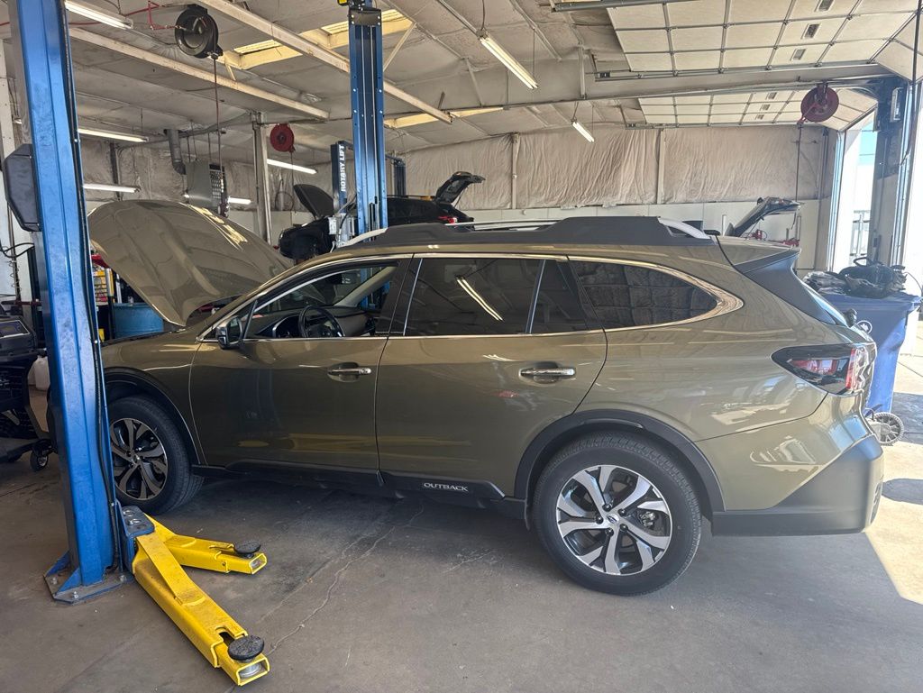 2021 Subaru Outback Touring's photo