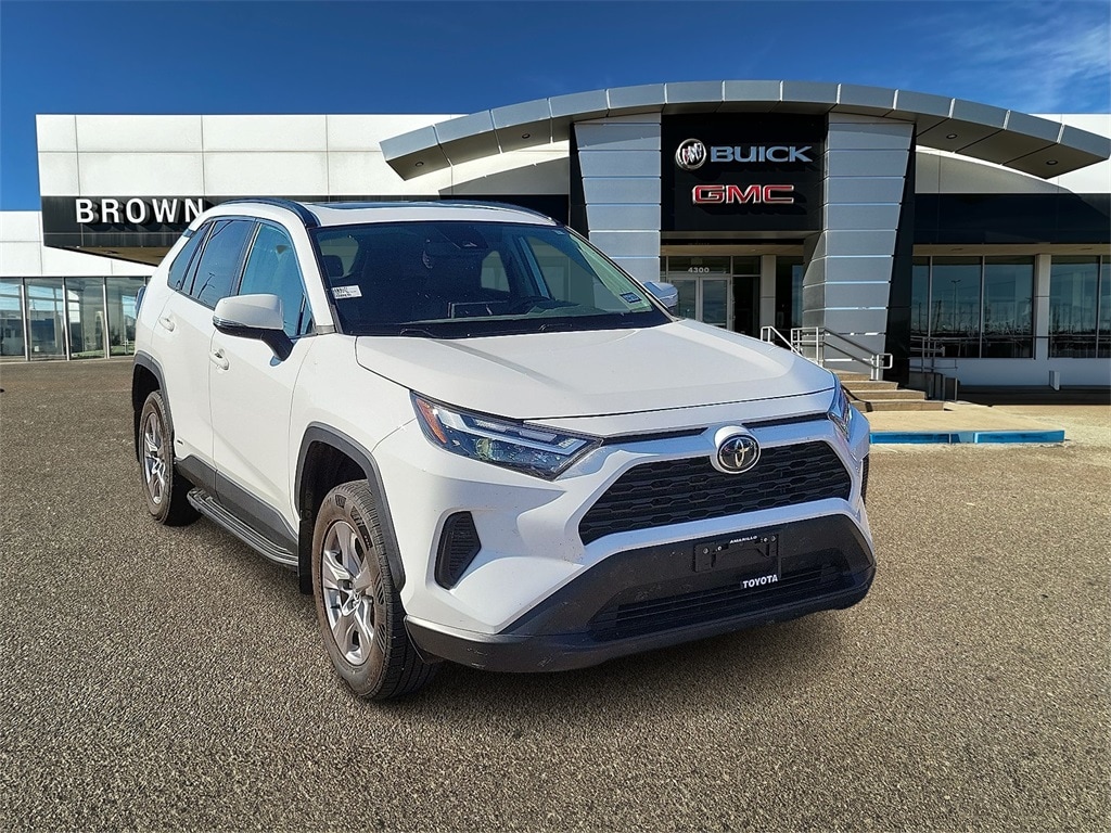 2022 Toyota RAV4 XLE's photo