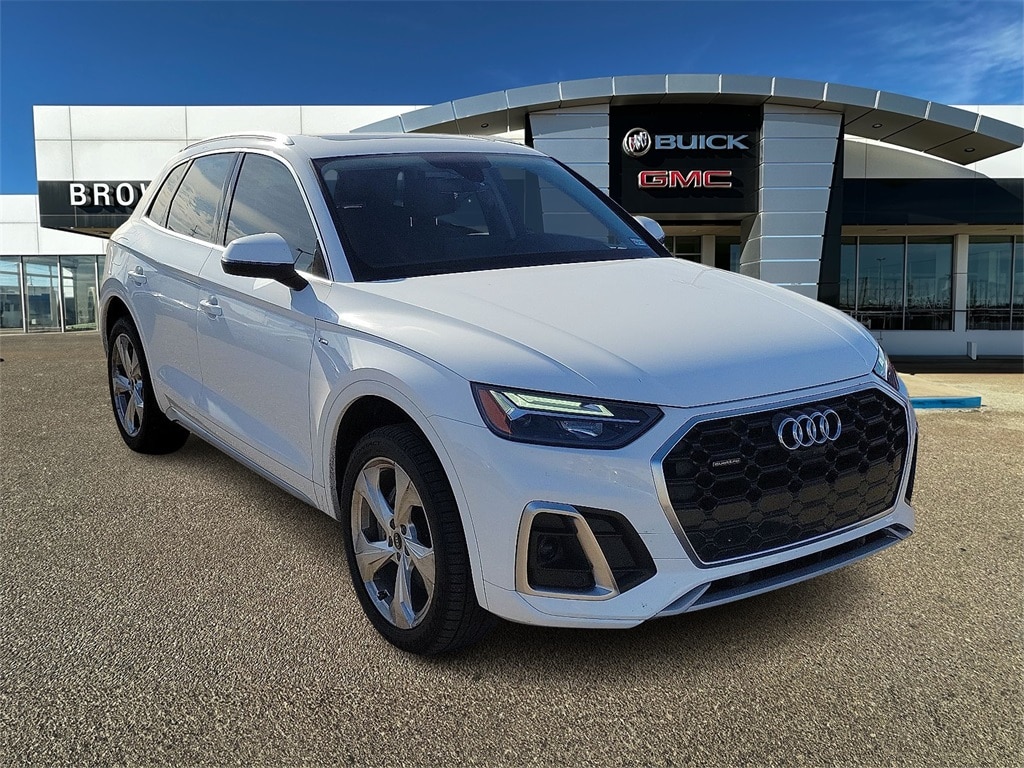 2022 Audi Q5 Premium Plus's photo