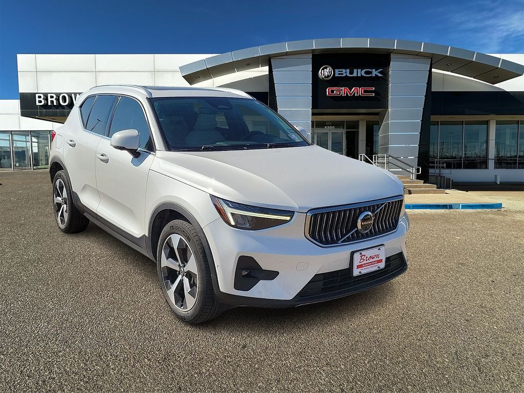 Used 2023 Volvo XC40 B4 Plus Bright Theme