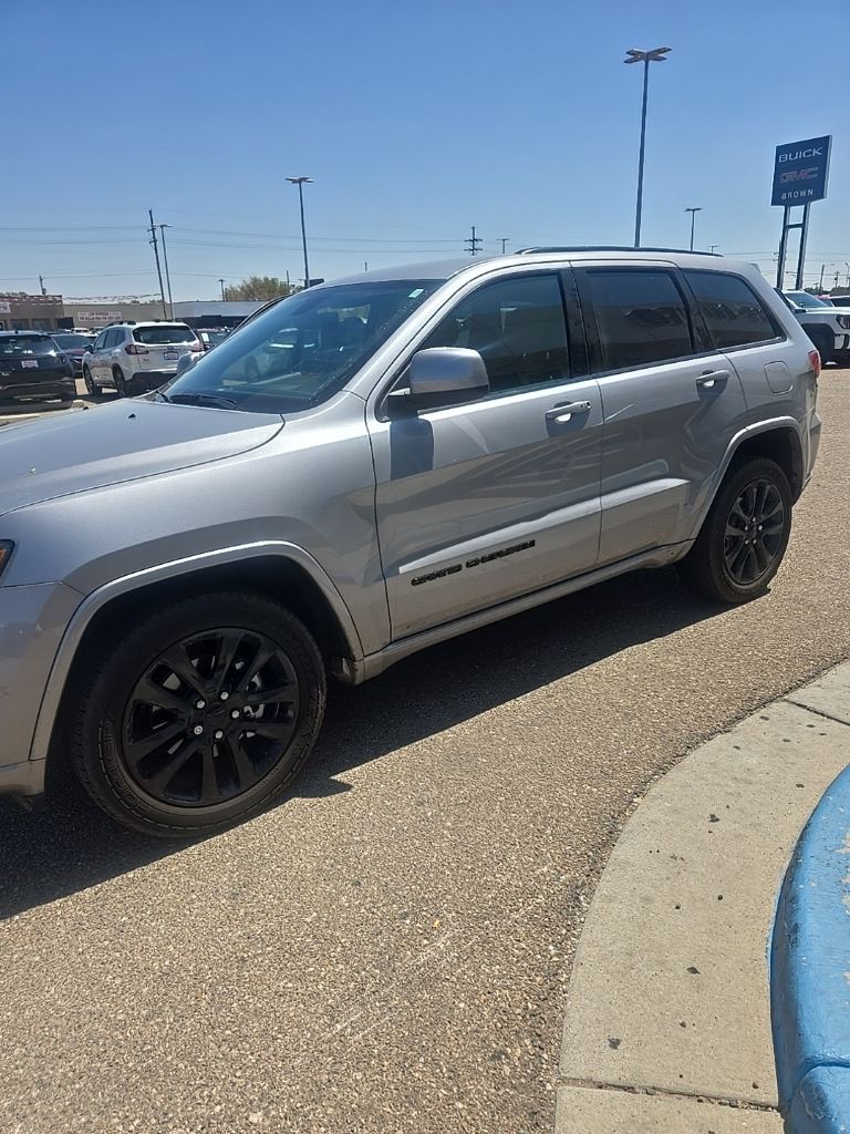 Used 2018 Jeep Grand Cherokee Altitude