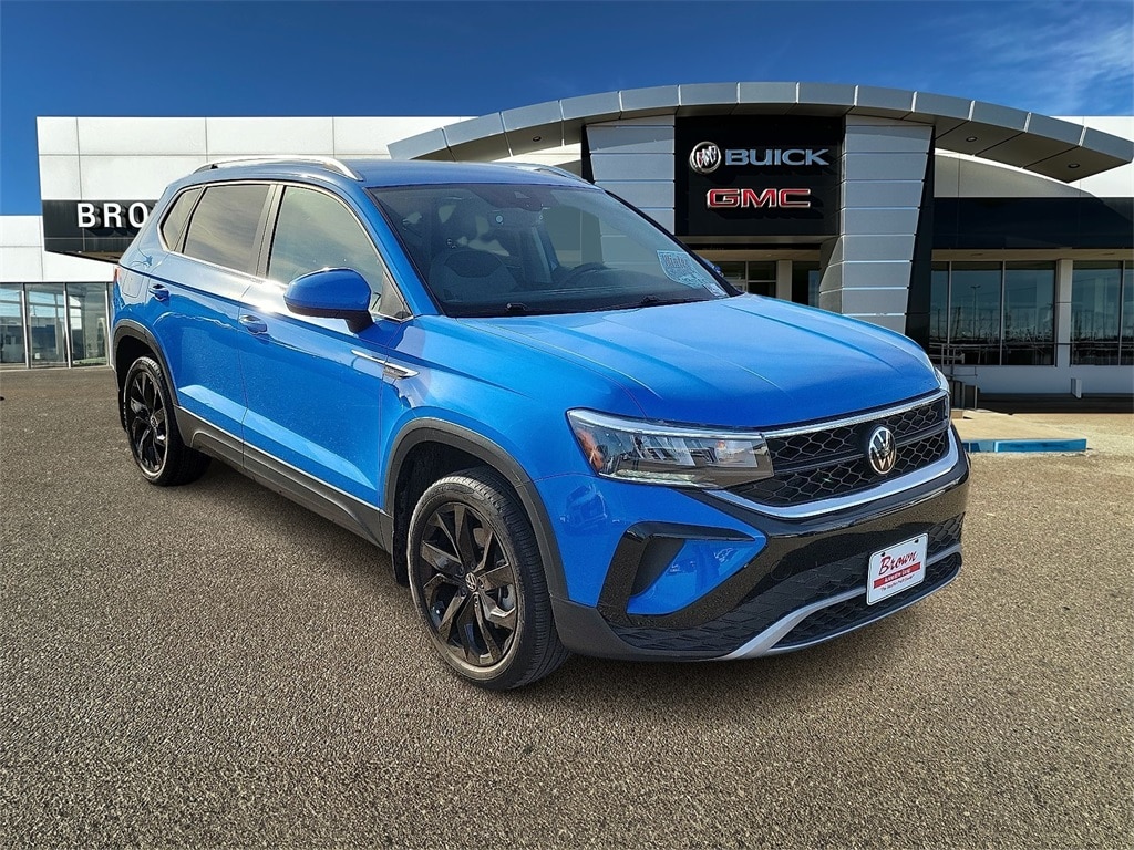 2022 Volkswagen Taos SE's photo