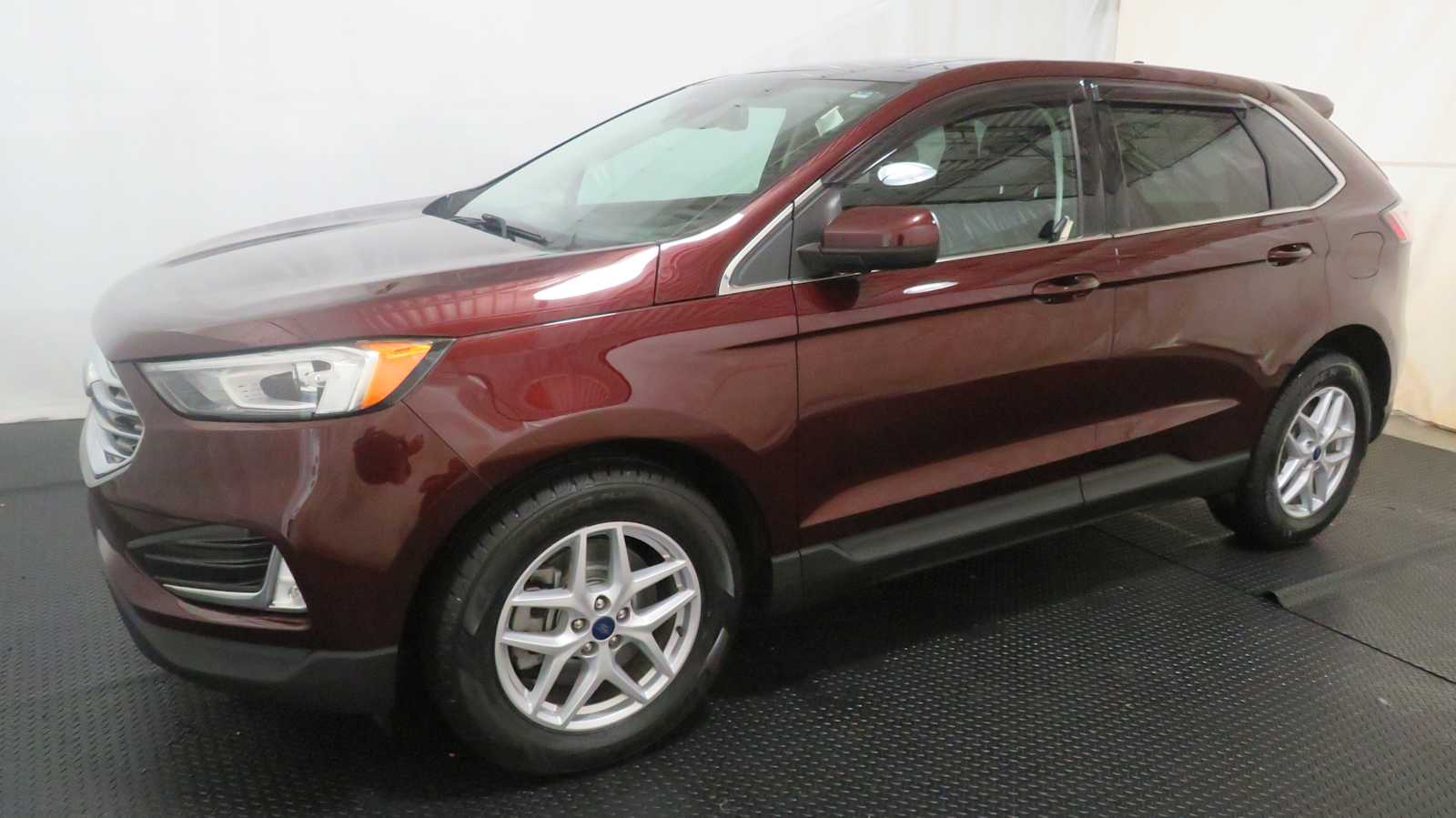 2022 Ford Edge SEL photo 2