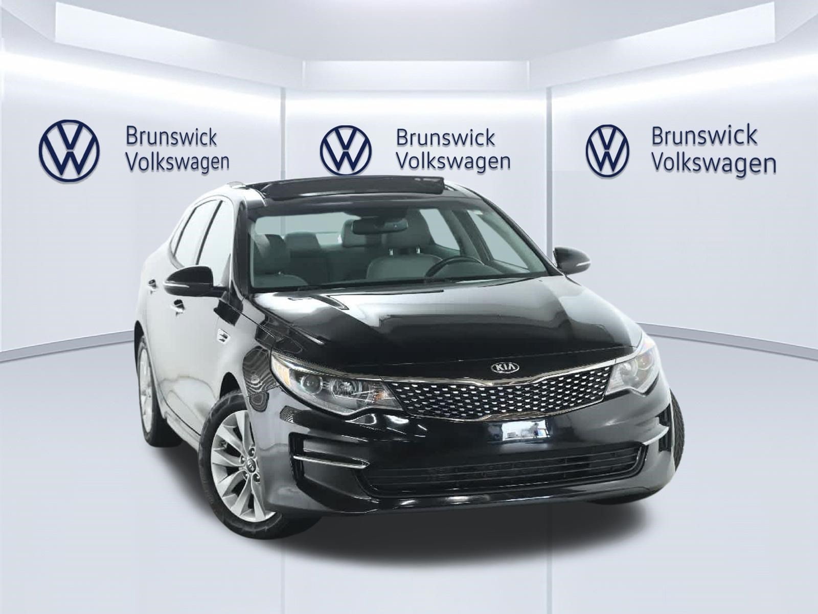 Used 2018 Kia Optima EX with VIN 5XXGU4L30JG239094 for sale in Brunswick, OH