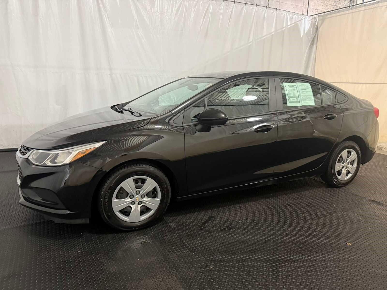 2018 Chevrolet Cruze LS photo 2