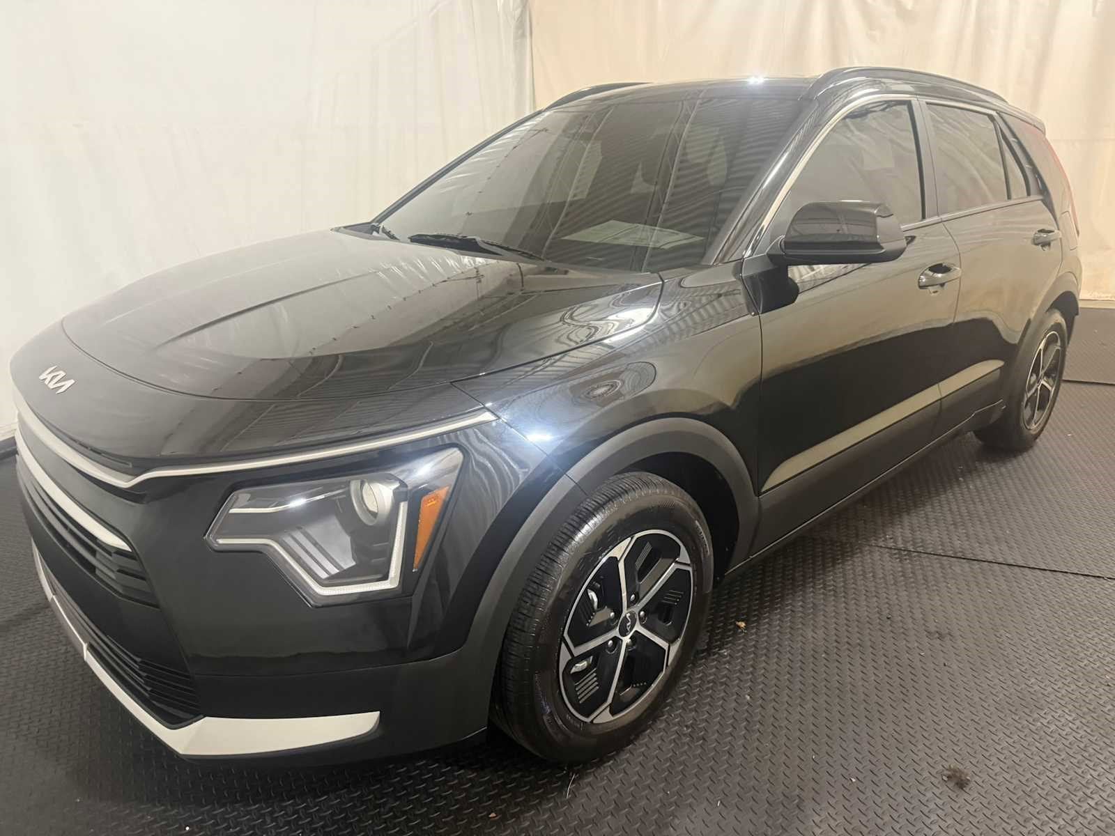 2025 Kia Niro LX's photo