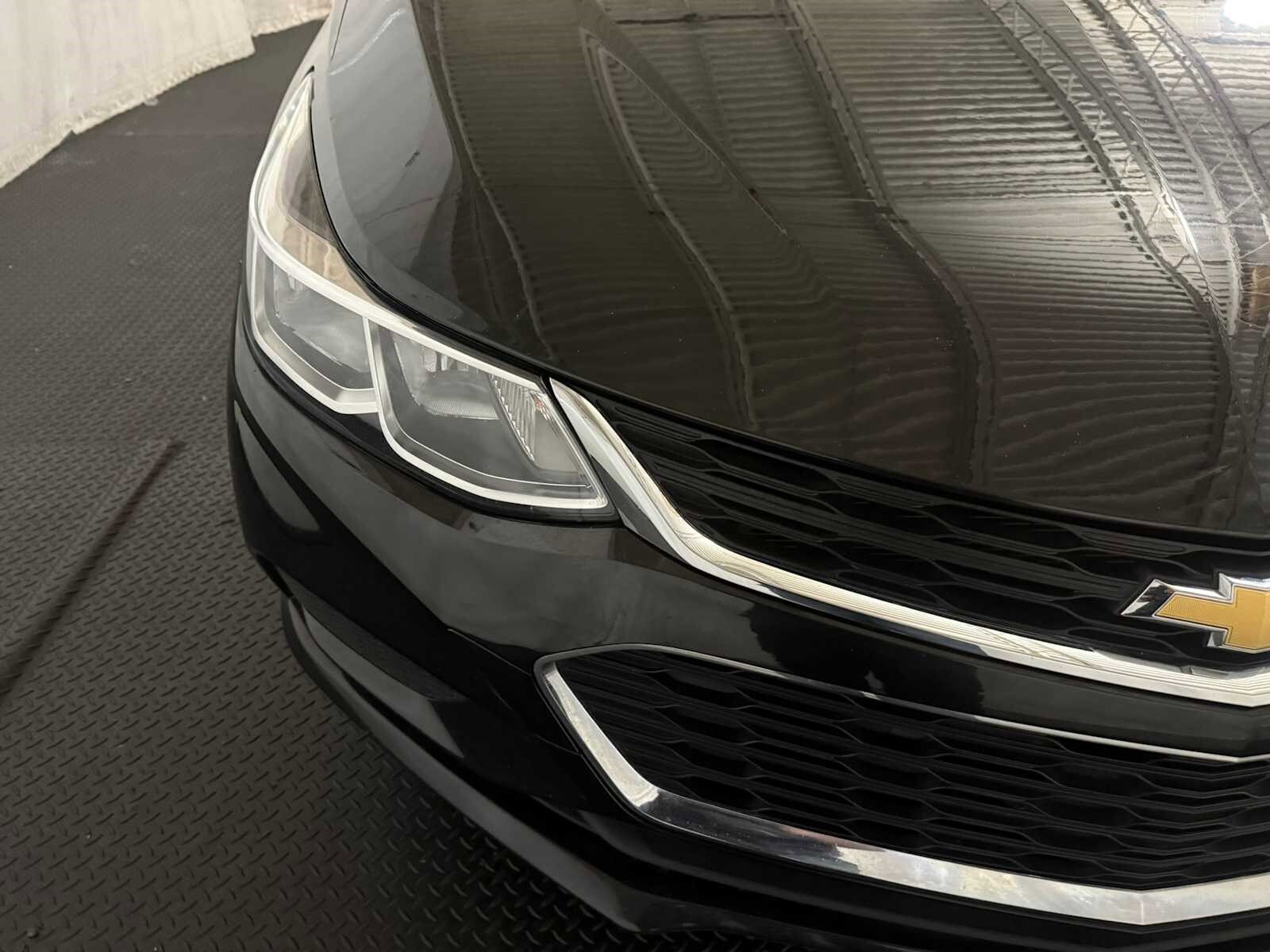 2018 Chevrolet Cruze LS photo 4