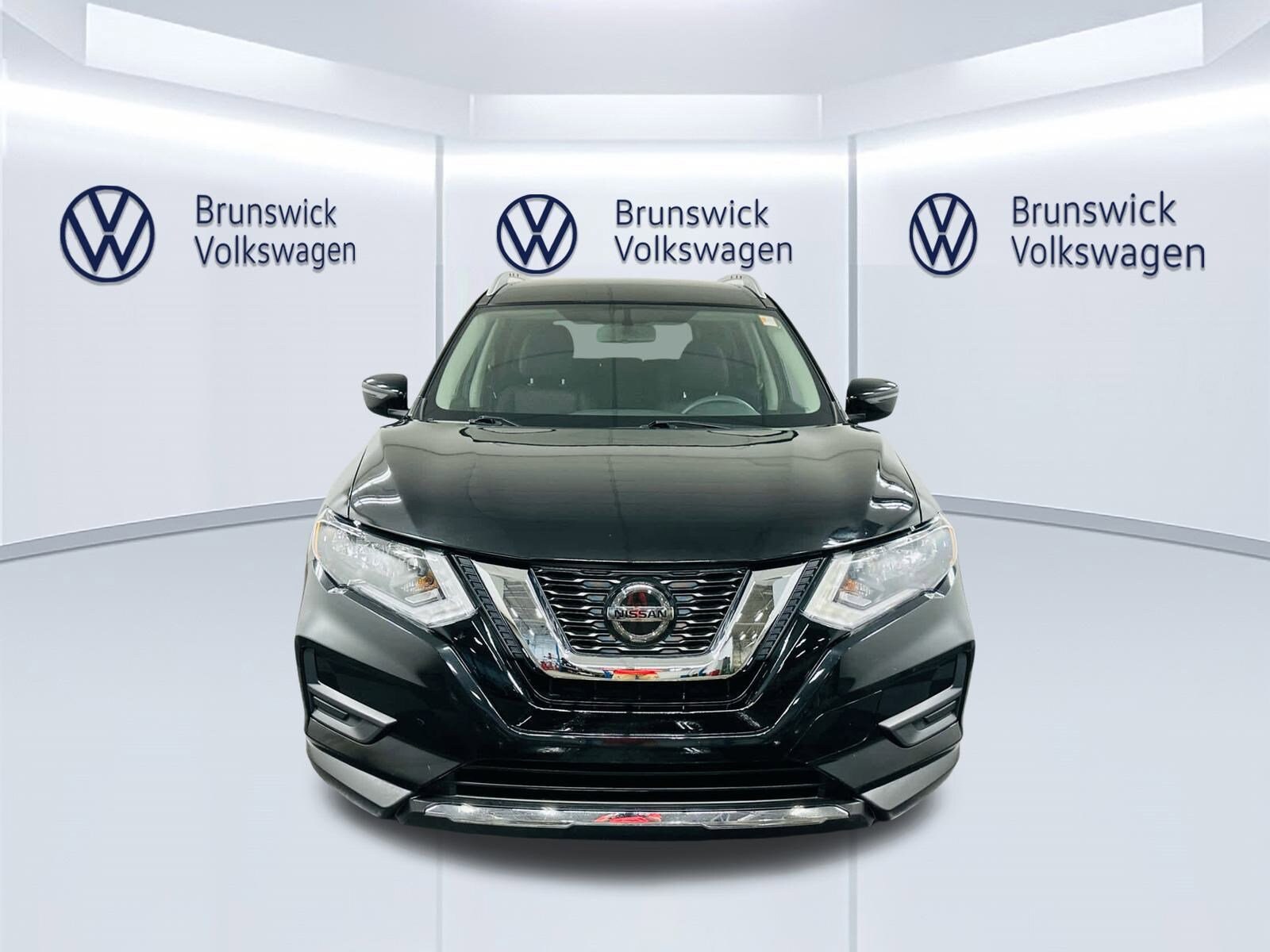 2018 Nissan Rogue SV photo 2