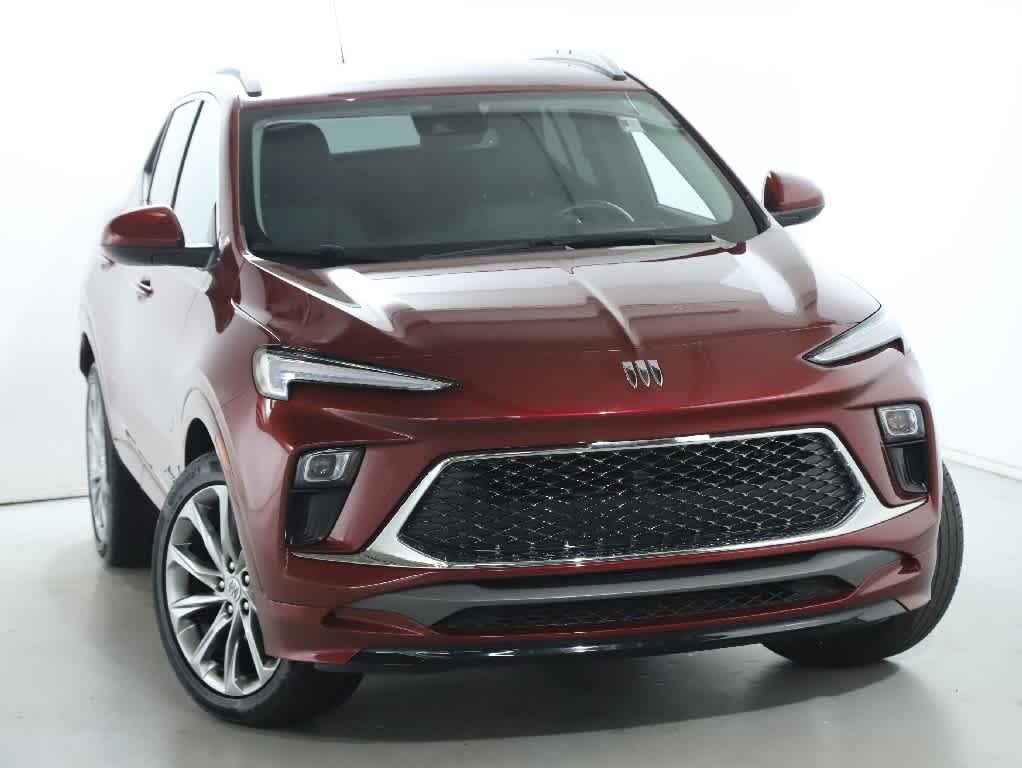 2024 Buick Encore GX Avenir photo 2