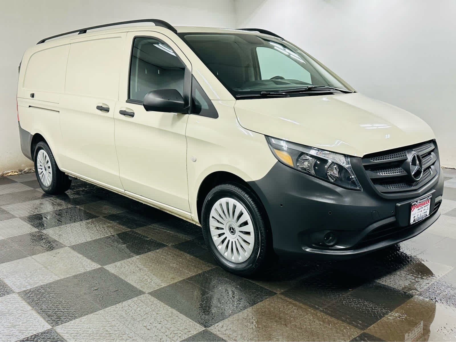2021 Mercedes Benz Metris Cargo Van photo 3
