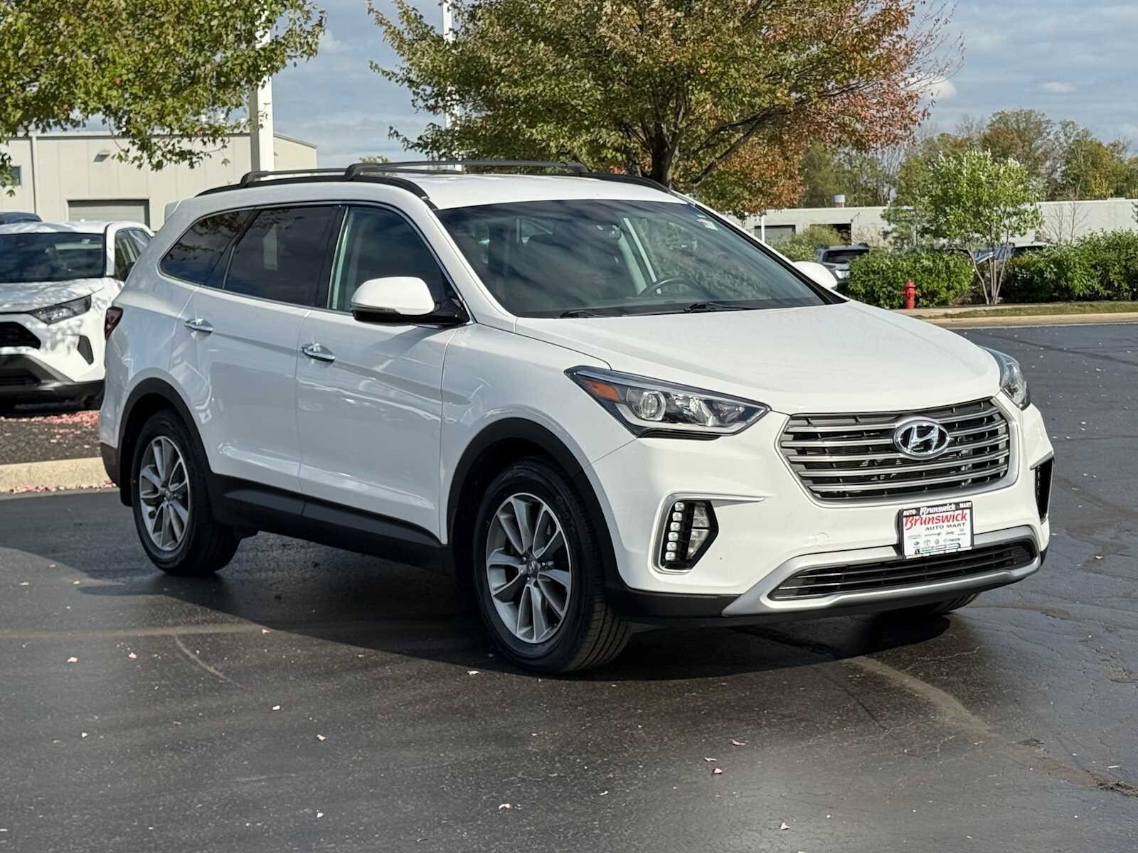 2017 Hyundai Santa Fe SE photo 3