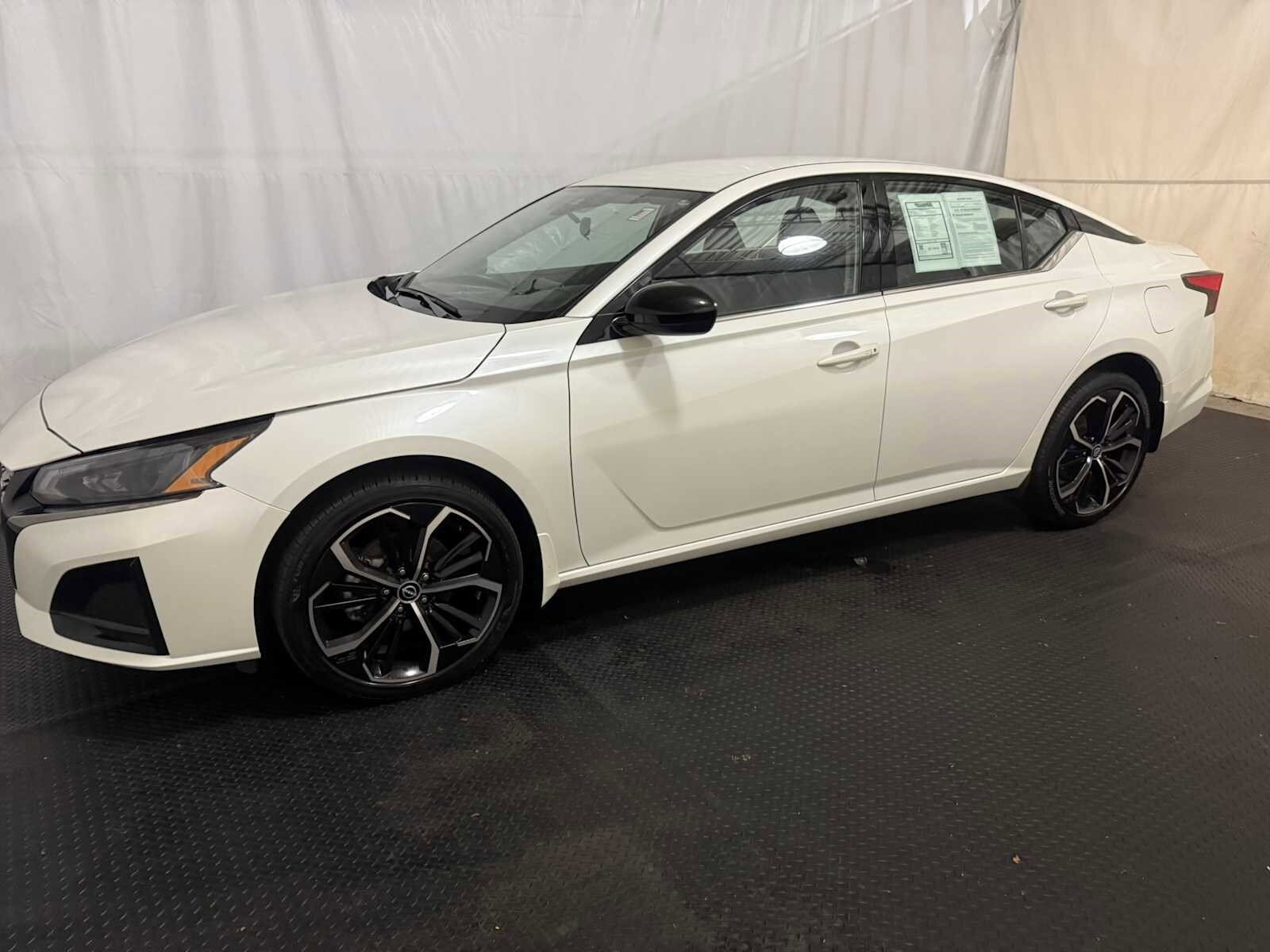 2024 Nissan Altima 2.5 SR photo 2