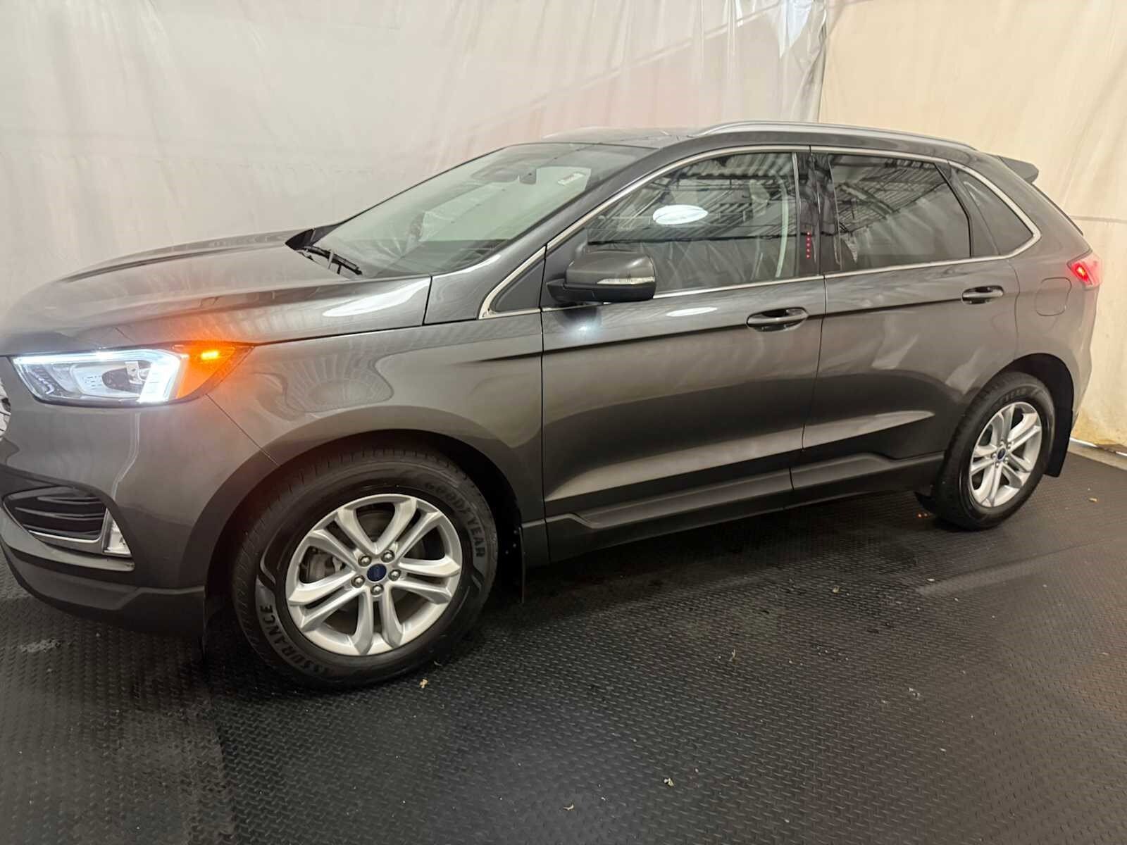 2020 Ford Edge SEL photo 2