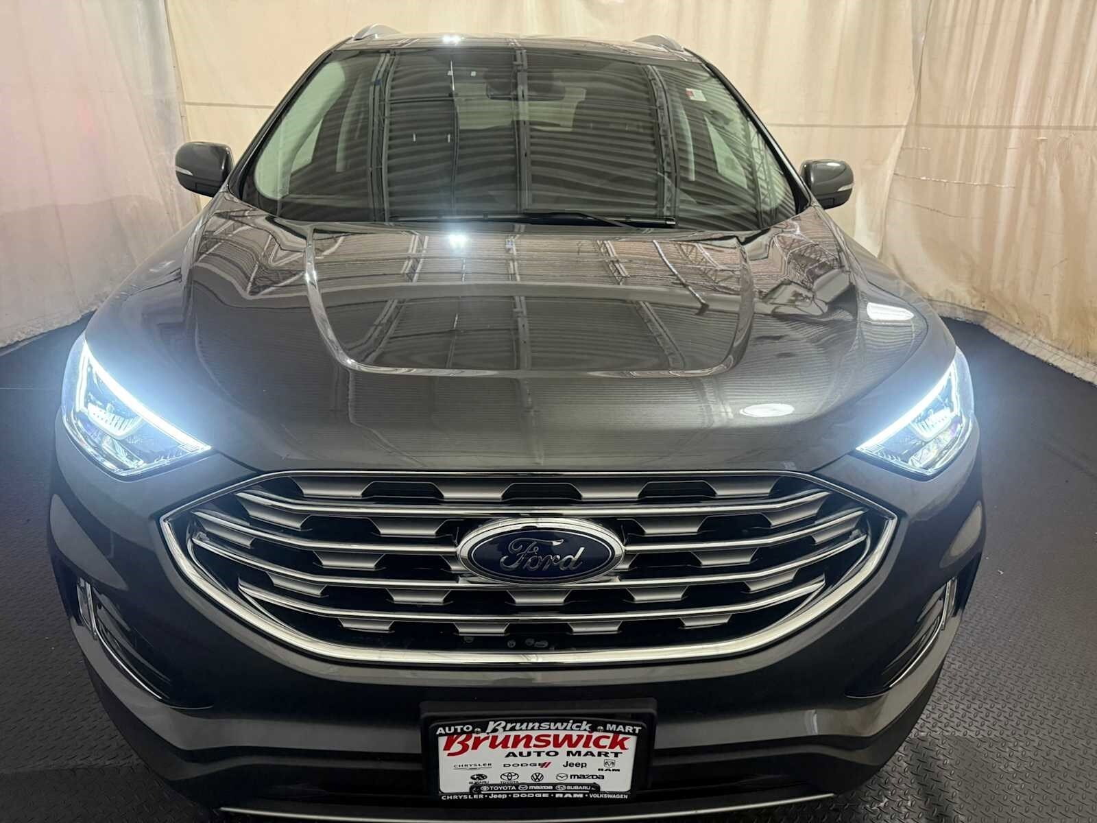 2020 Ford Edge SEL photo 3