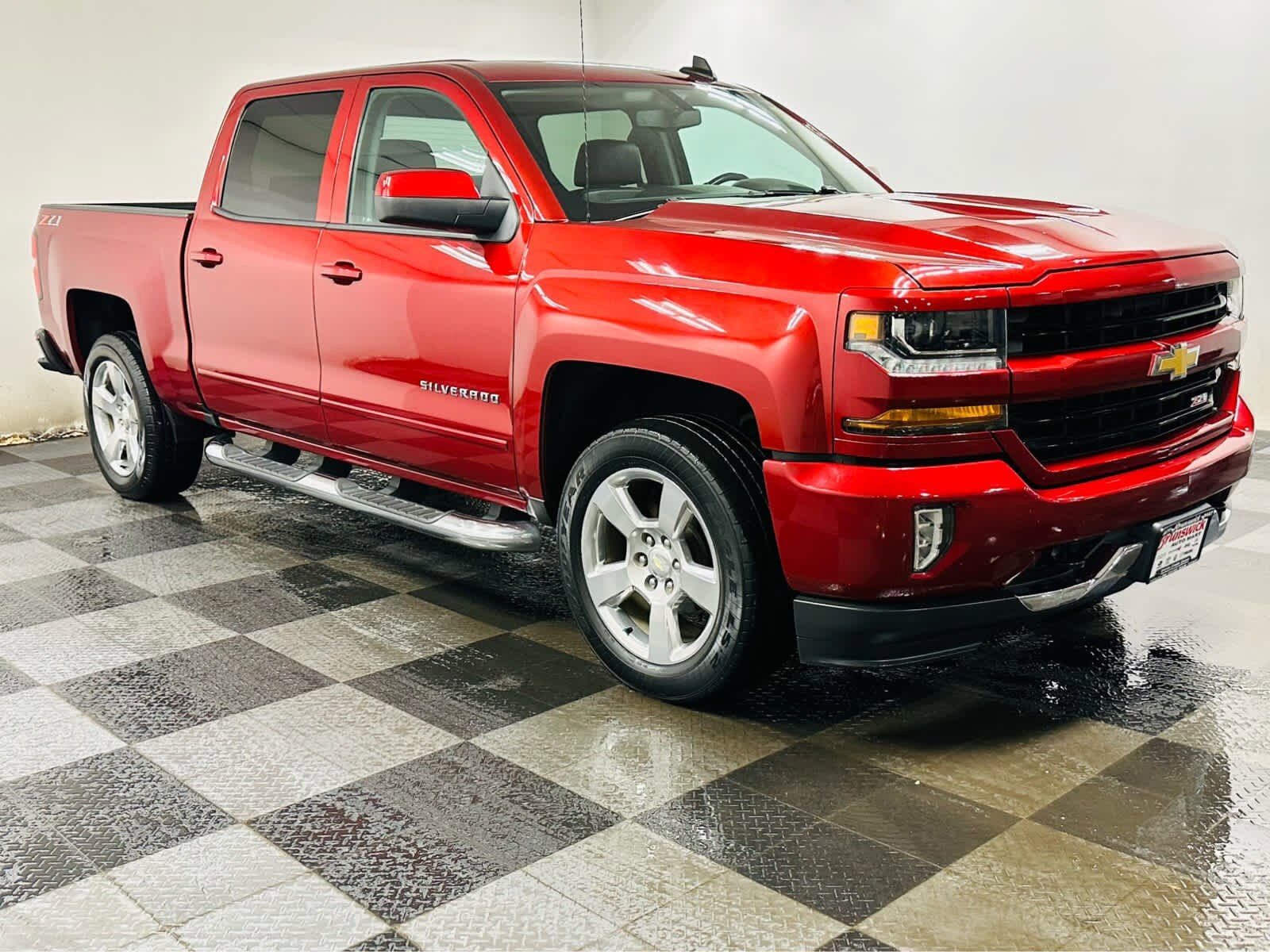 2018 Chevrolet Silverado 1500 LT photo 3