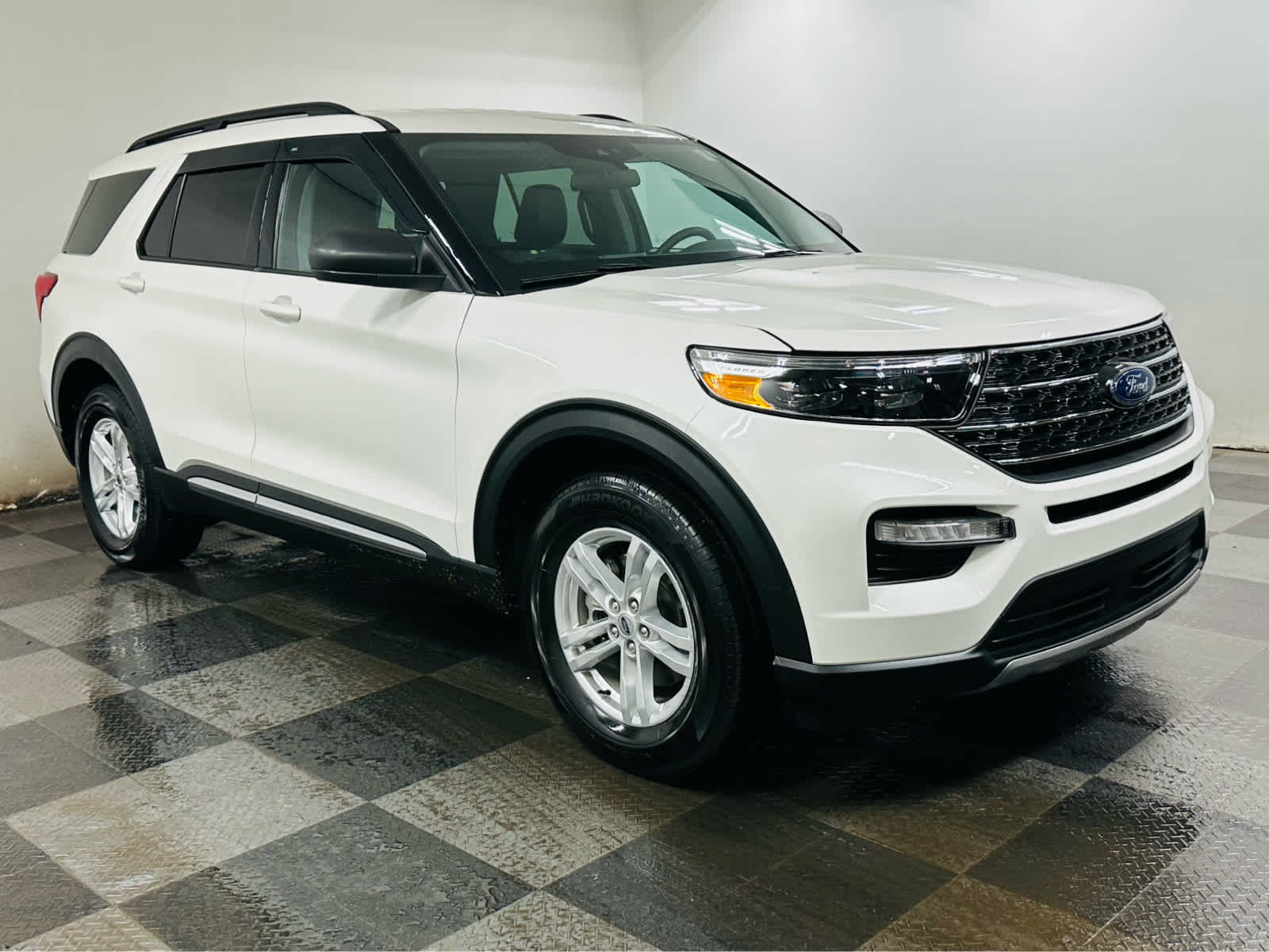 2022 Ford Explorer XLT photo 3