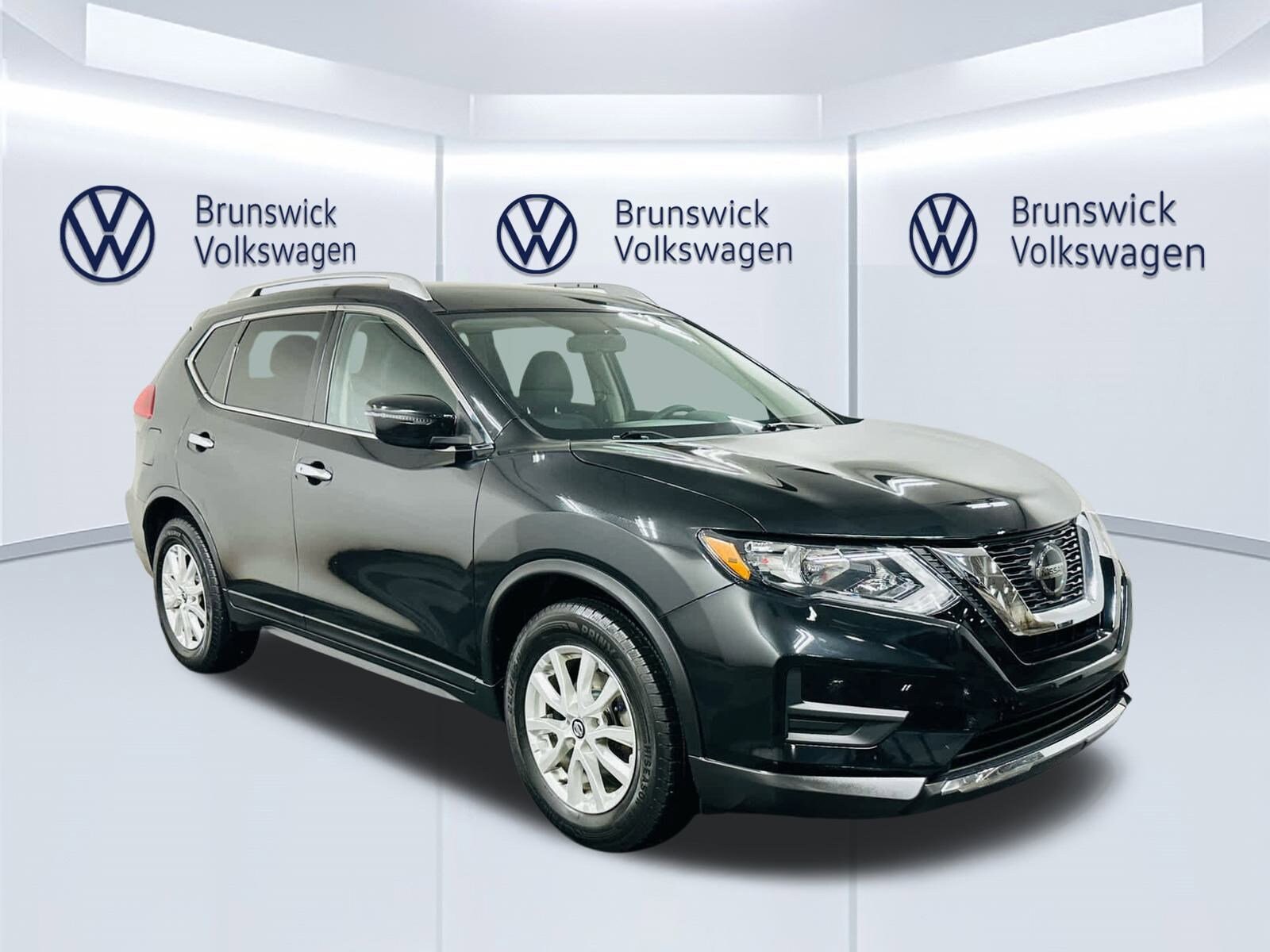 2018 Nissan Rogue SV photo 3