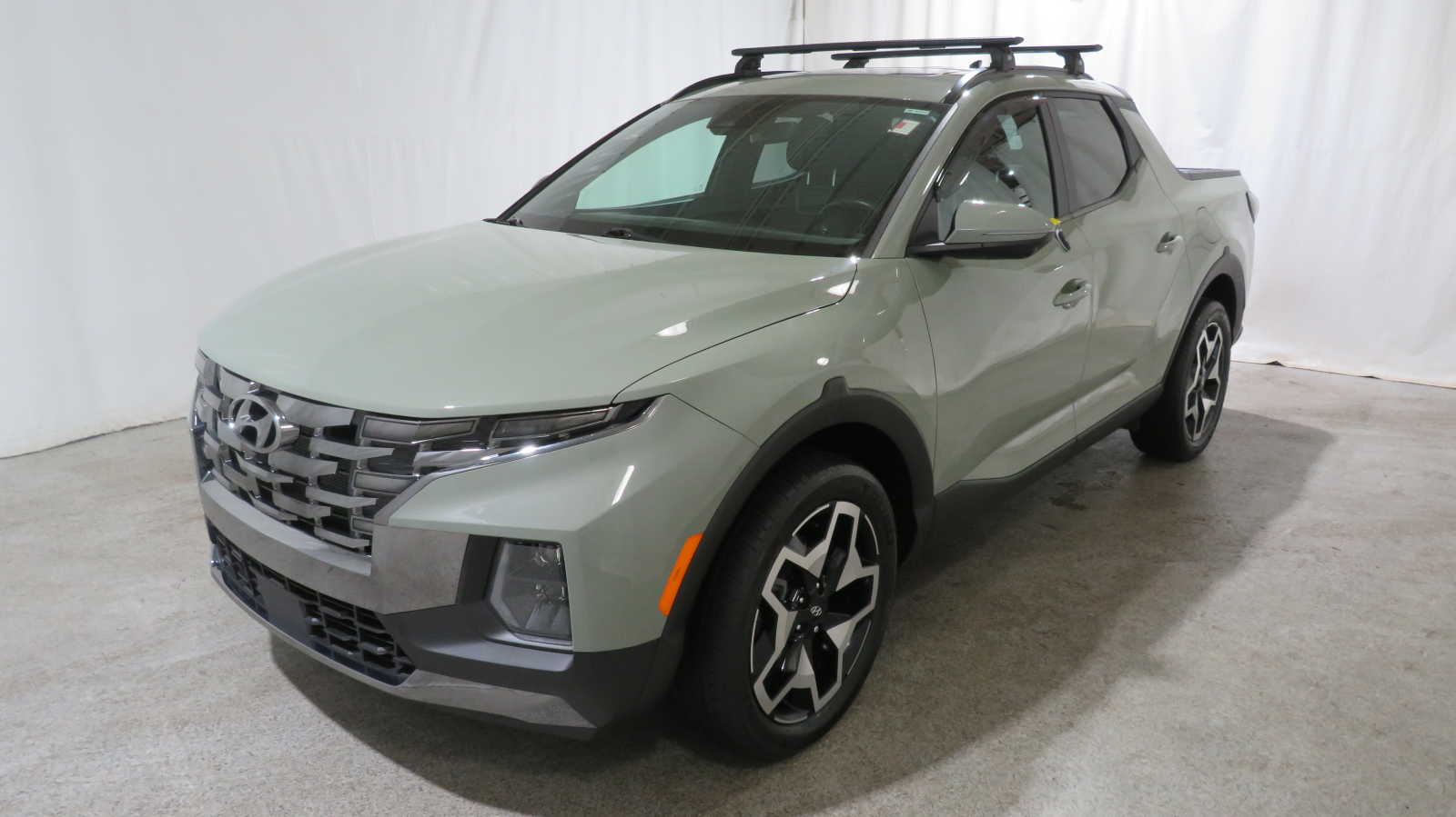 Used 2022 Hyundai Santa Cruz Limited with VIN 5NTJEDAFXNH000518 for sale in Brunswick, OH