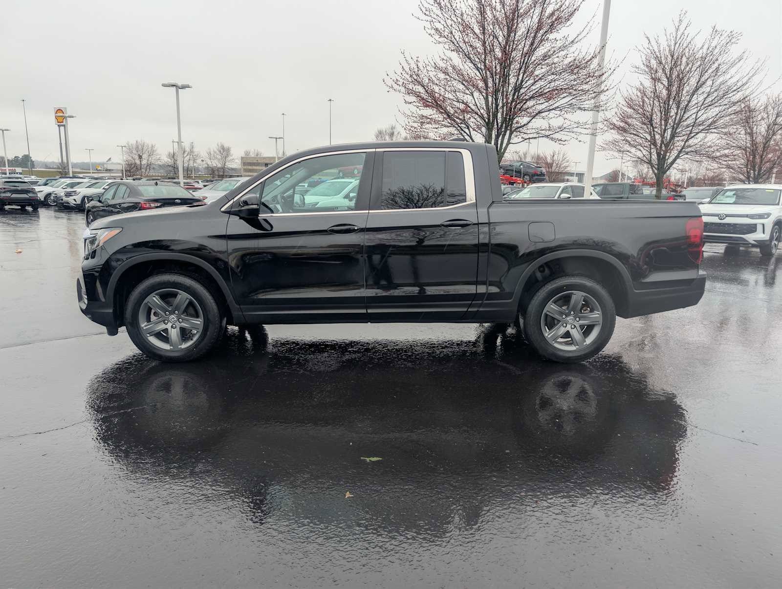 View vehicle photo 4