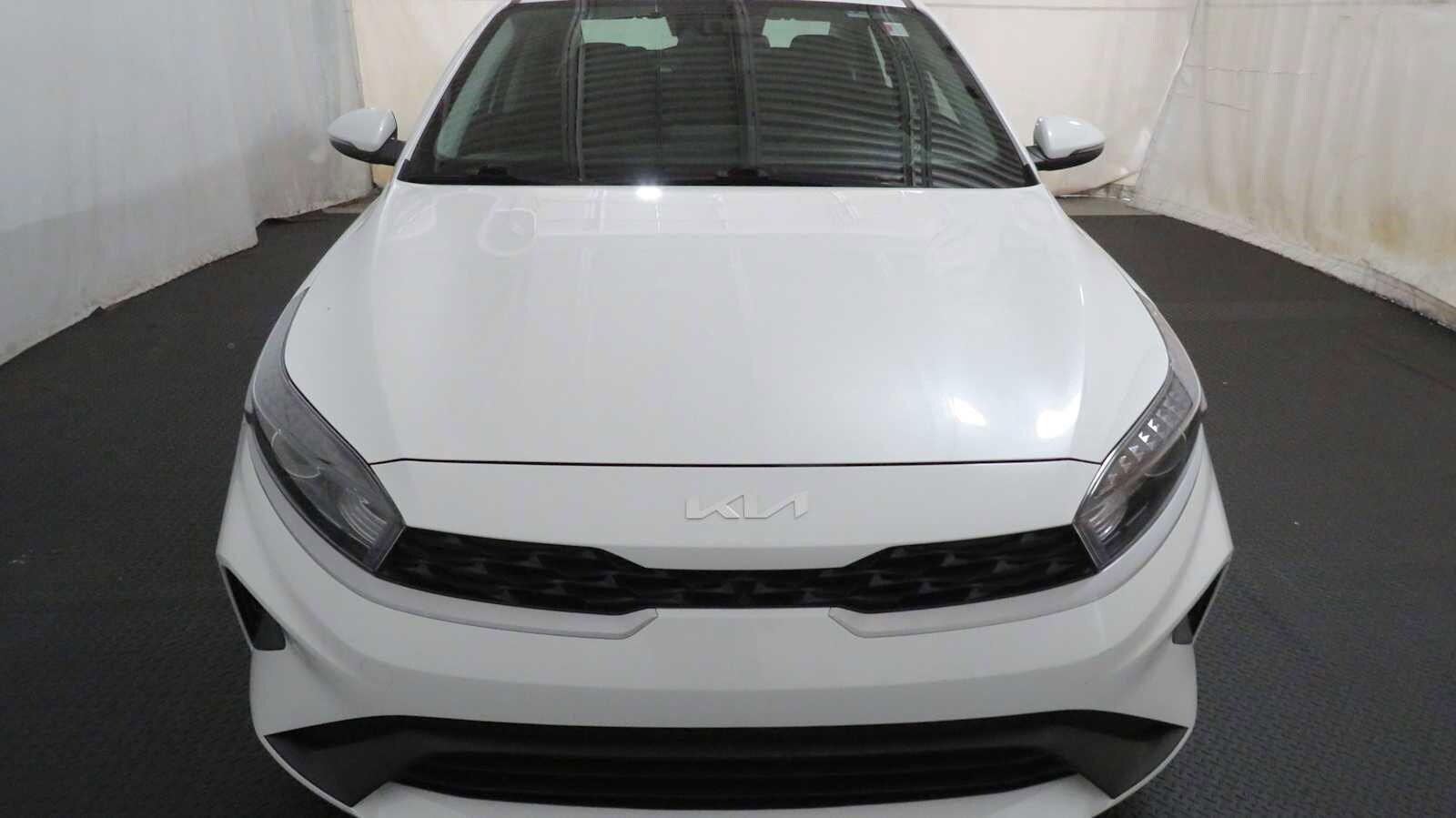 2023 Kia Forte LXS photo 3