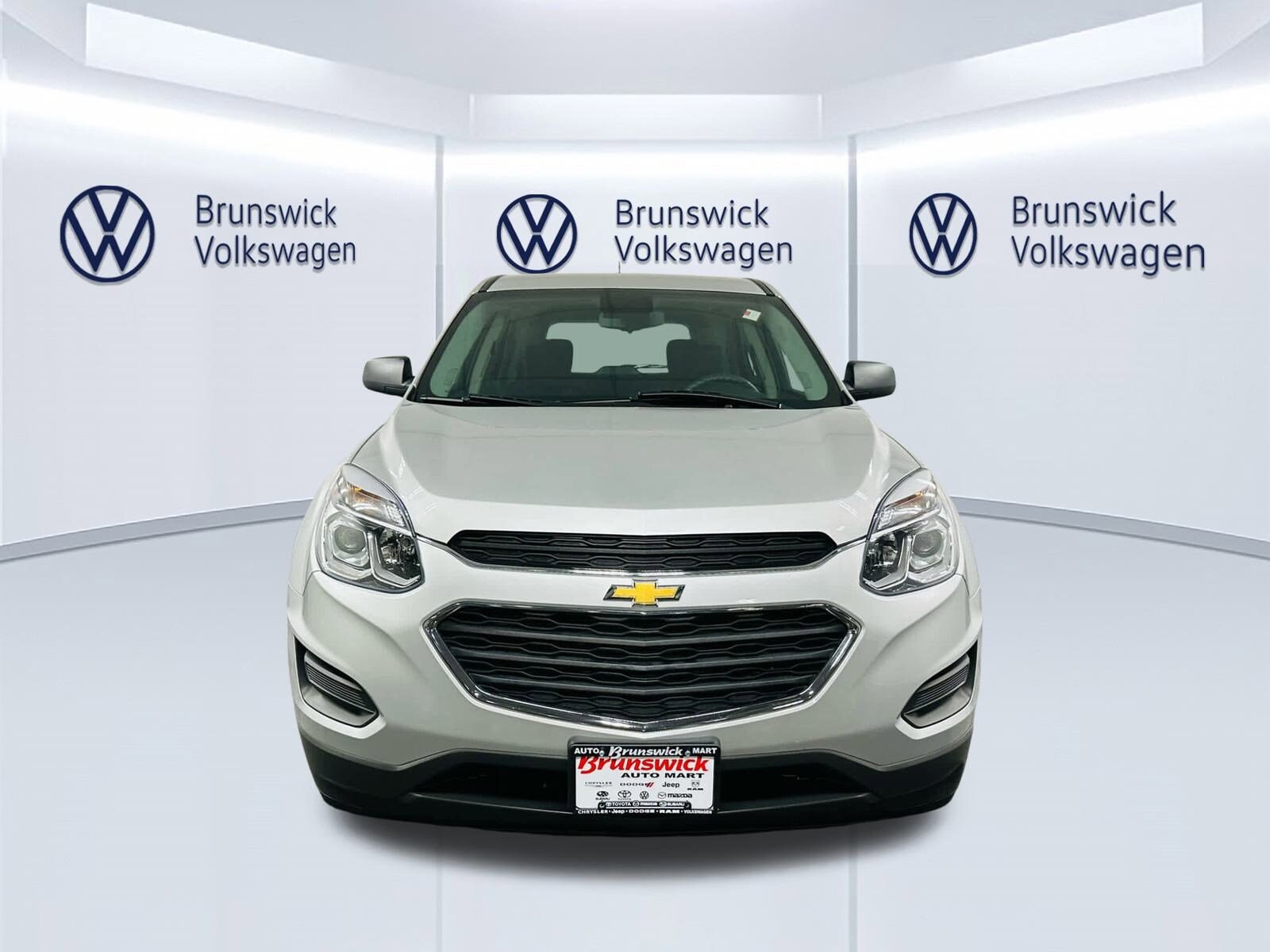 2017 Chevrolet Equinox LS photo 2