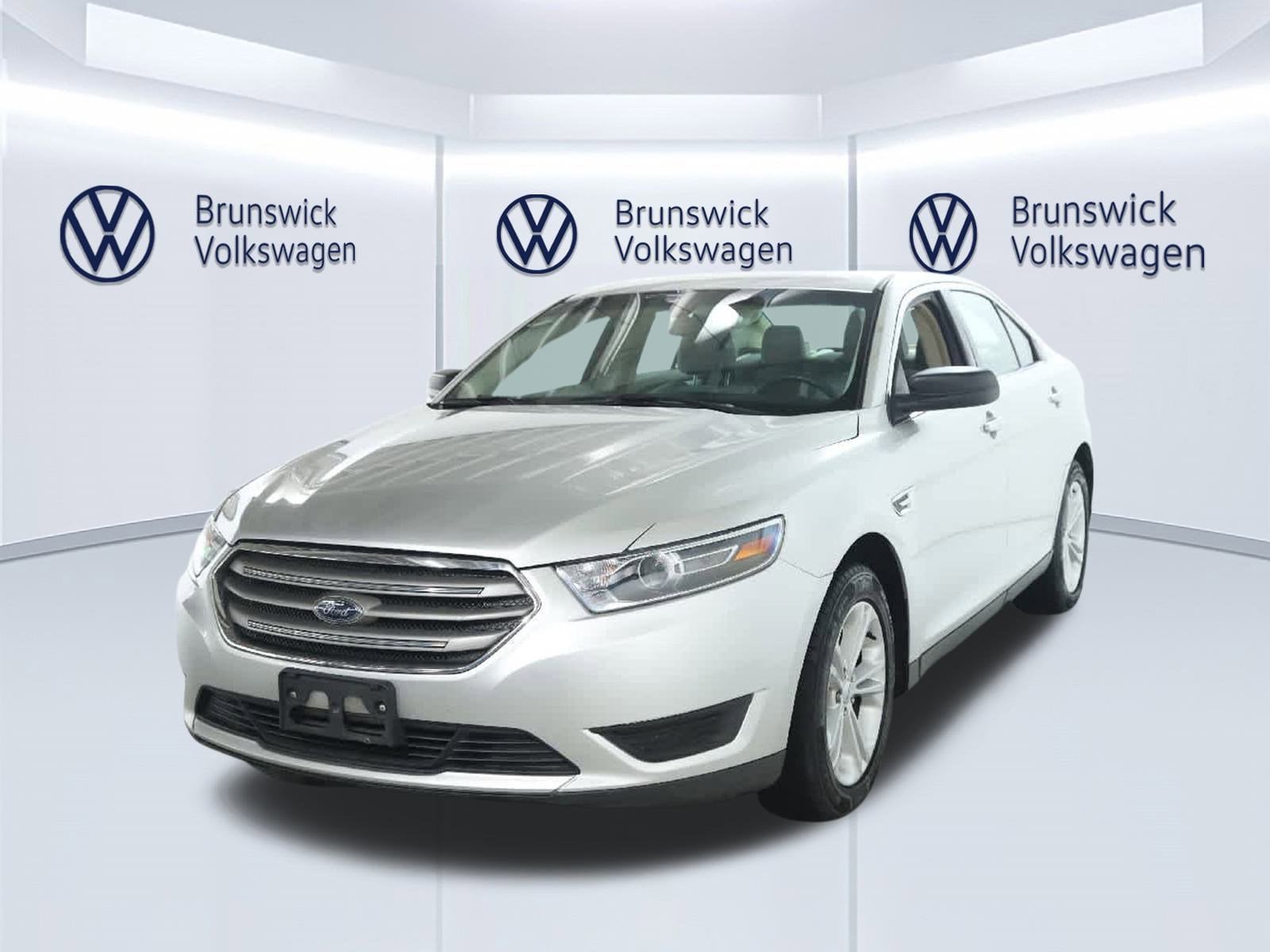2017 Ford Taurus SE's photo