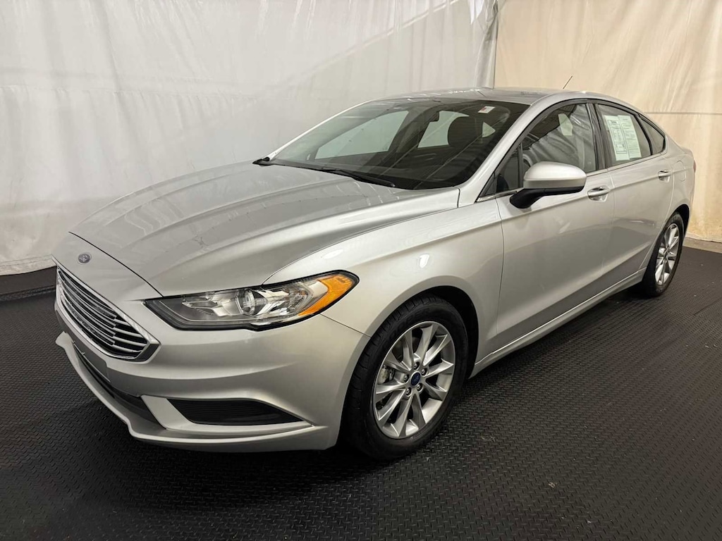 Used 2017 Ford Fusion SE Sedan