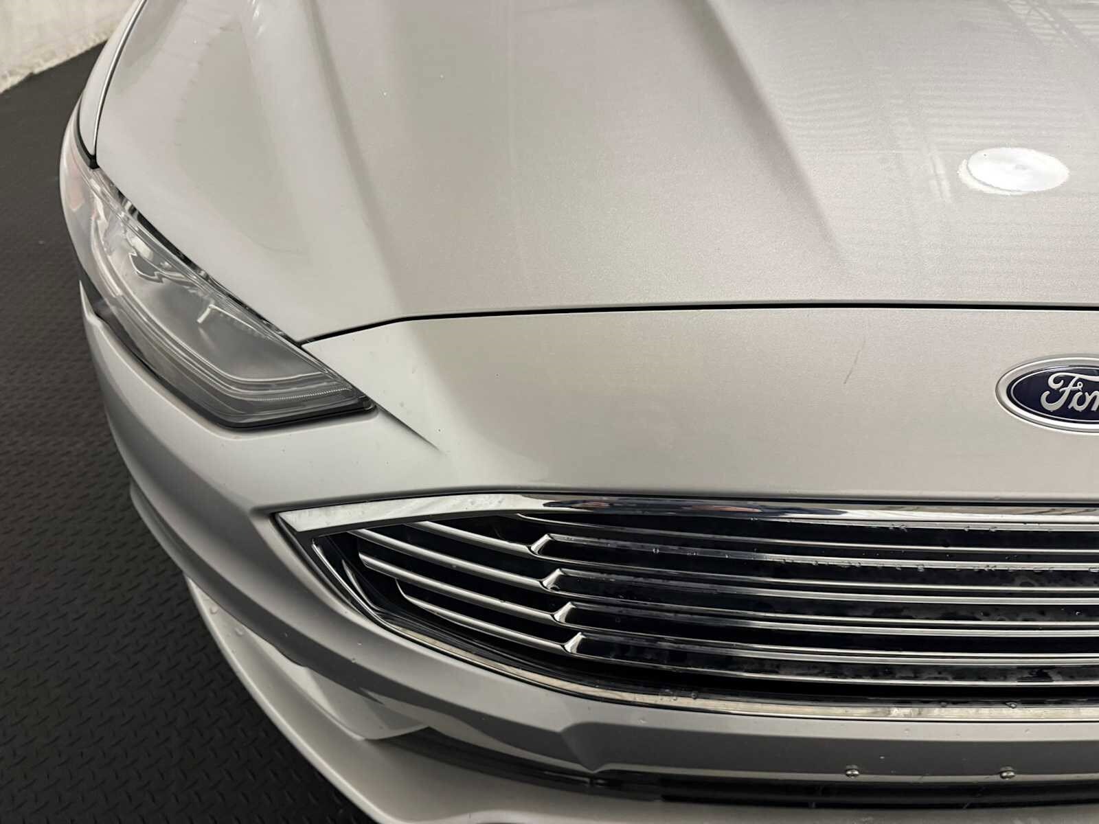 2017 Ford Fusion SE photo 4