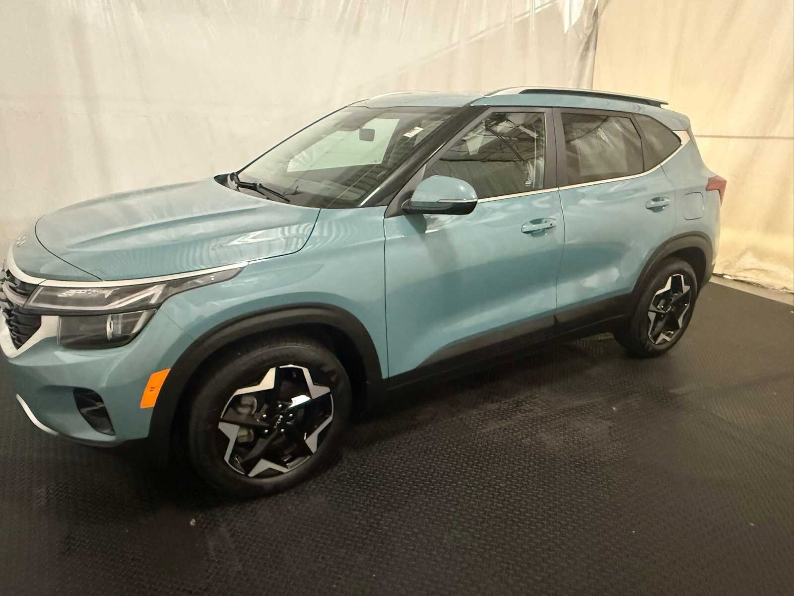 2024 Kia Seltos EX photo 2