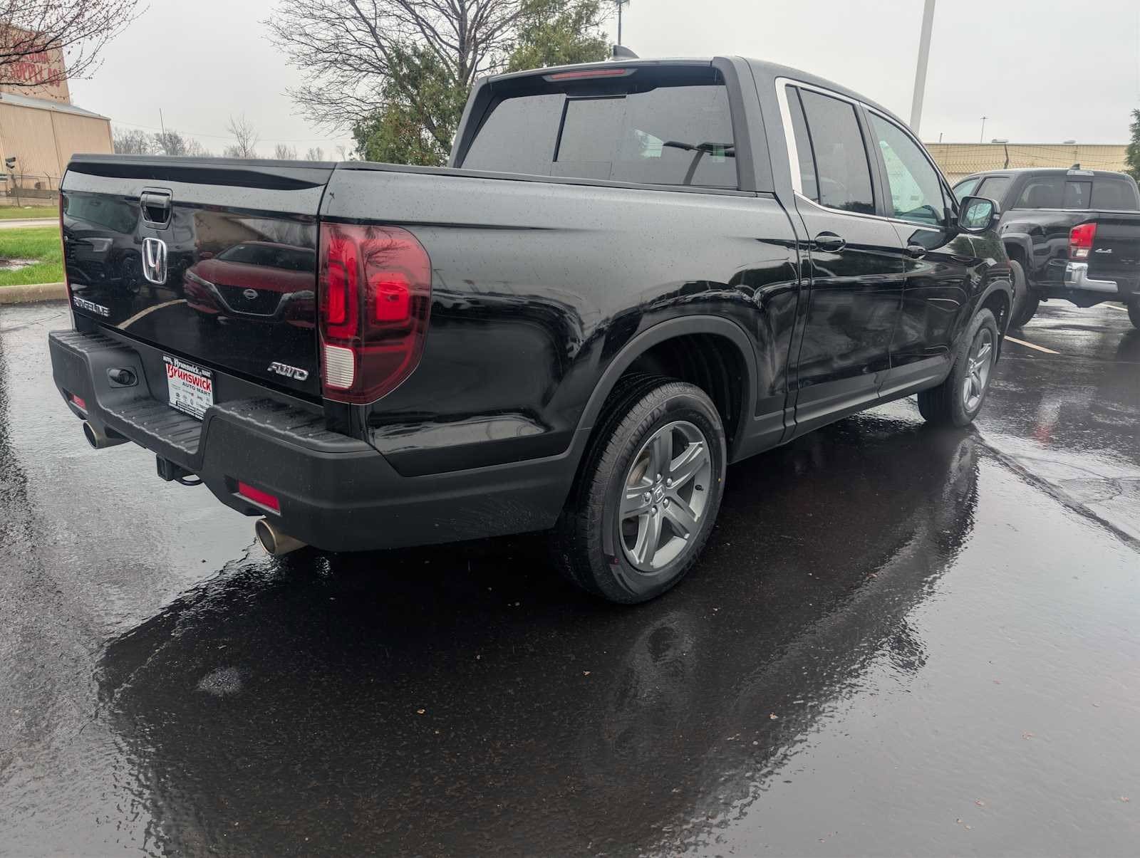 View vehicle photo 7