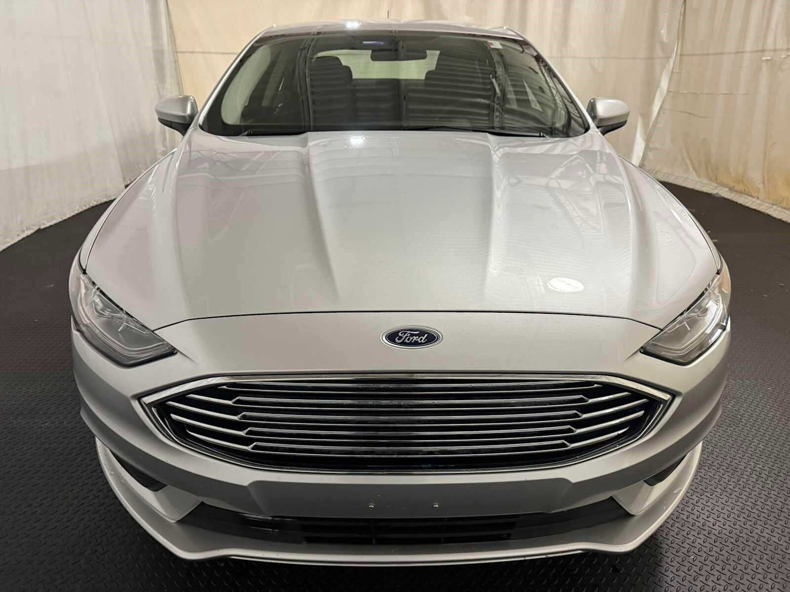 2017 Ford Fusion SE photo 3