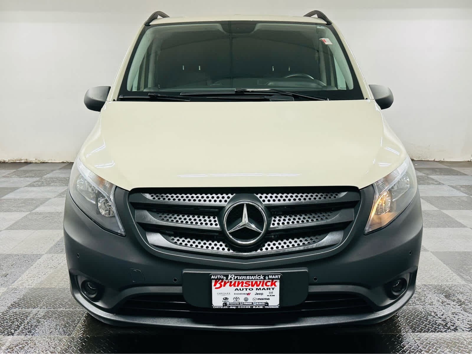 2021 Mercedes Benz Metris Cargo Van photo 2