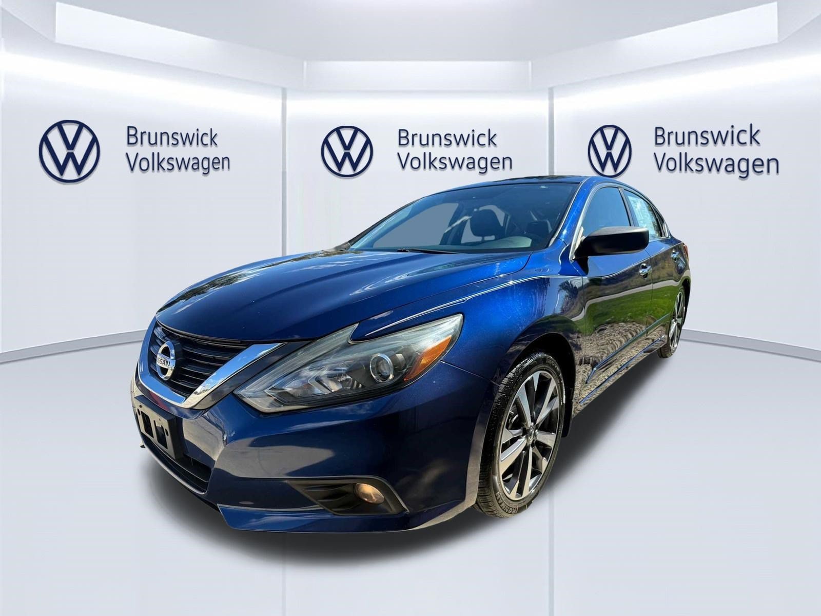 Used 2016 Nissan Altima SR with VIN 1N4AL3AP5GC183869 for sale in Brunswick, OH