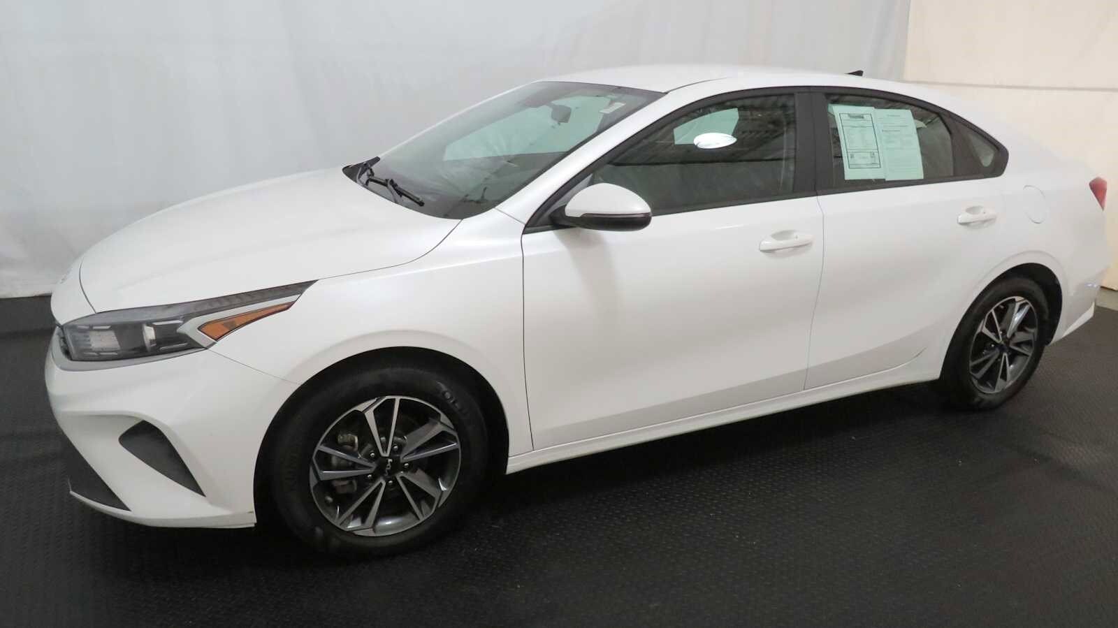 2023 Kia Forte LXS photo 2